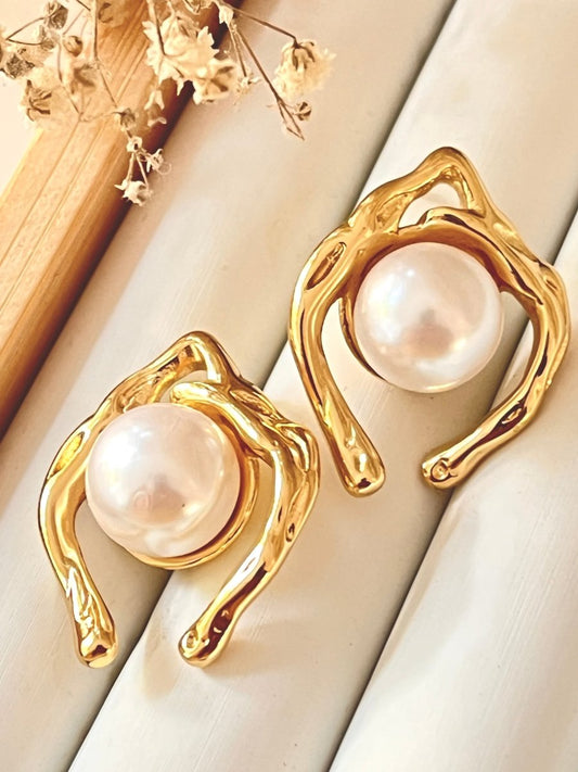Belle Pearl Curves Earrings - Silks & Jewels