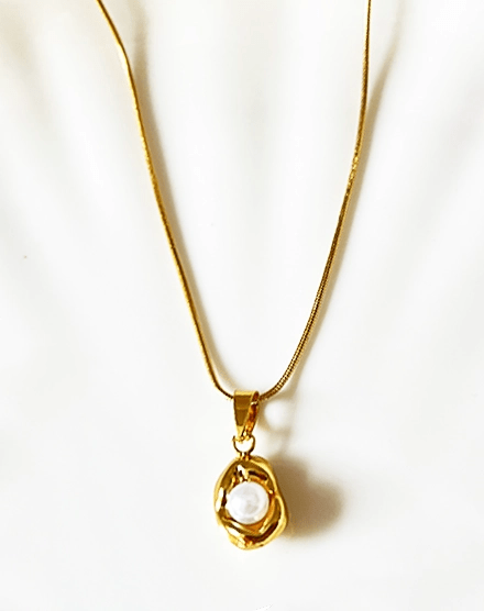 Golden Pearl Elegance Single Pearl Necklace - Silks & Jewels