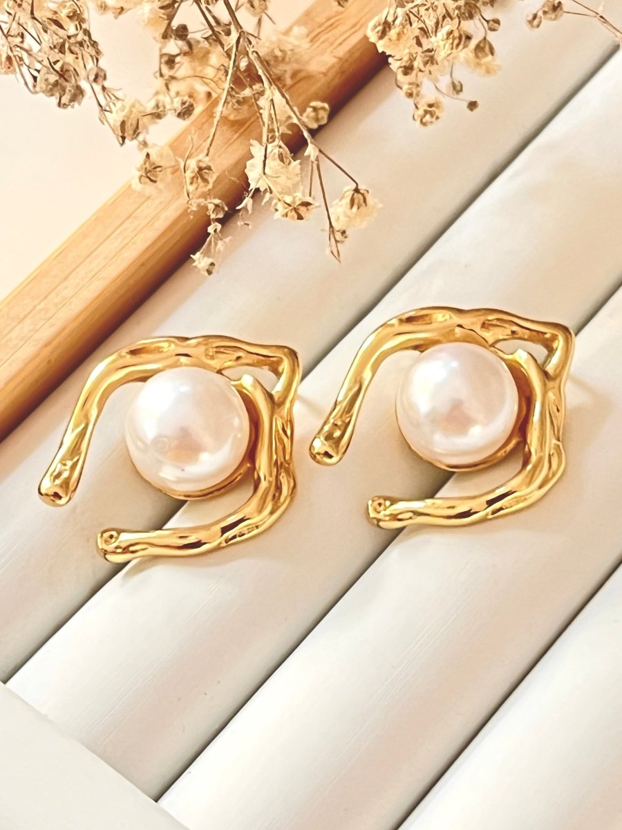 Belle Pearl Curves Earrings - Silks & Jewels
