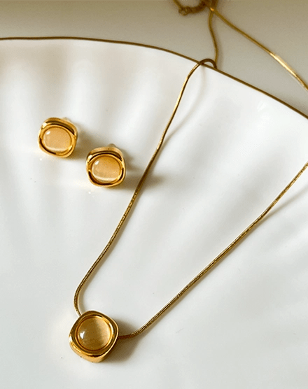 Golden Aura Beige Cabochon Stone Jewelry Set - Silks & Jewels