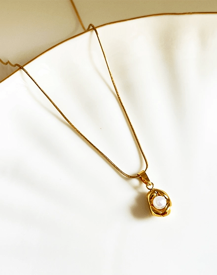 Golden Pearl Elegance Single Pearl Necklace - Silks & Jewels