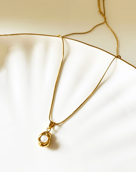 Golden Pearl Elegance Single Pearl Necklace - Silks & Jewels